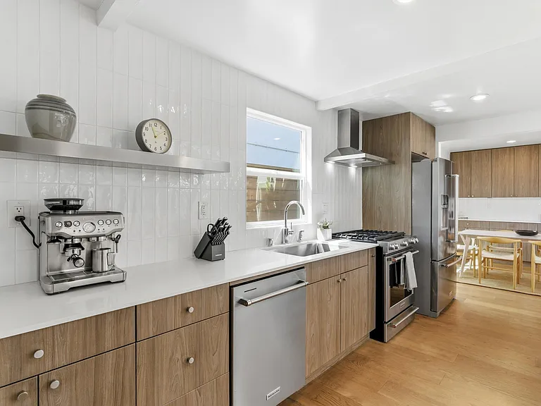 258 Walnut St — Photo 8