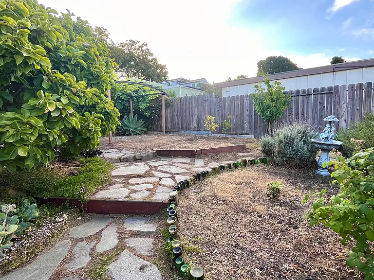 1630 Mariposa St — Photo 5