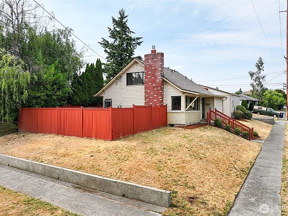 3rd image of 702 N Mullen Street