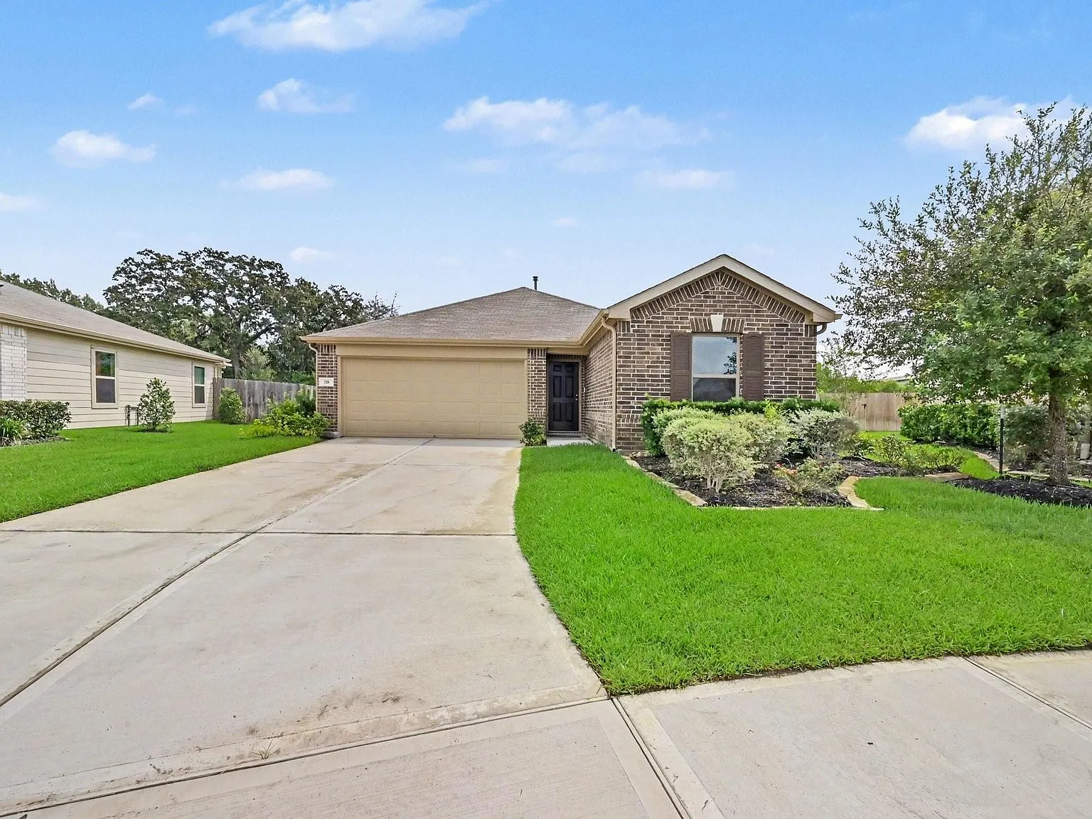 3 bed, 2.0 bath, 1631 sqft, $2,000 — Photo 3