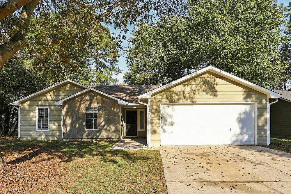 3 bed, 2.0 bath, 1454 sqft, $1,860 — Photo 1
