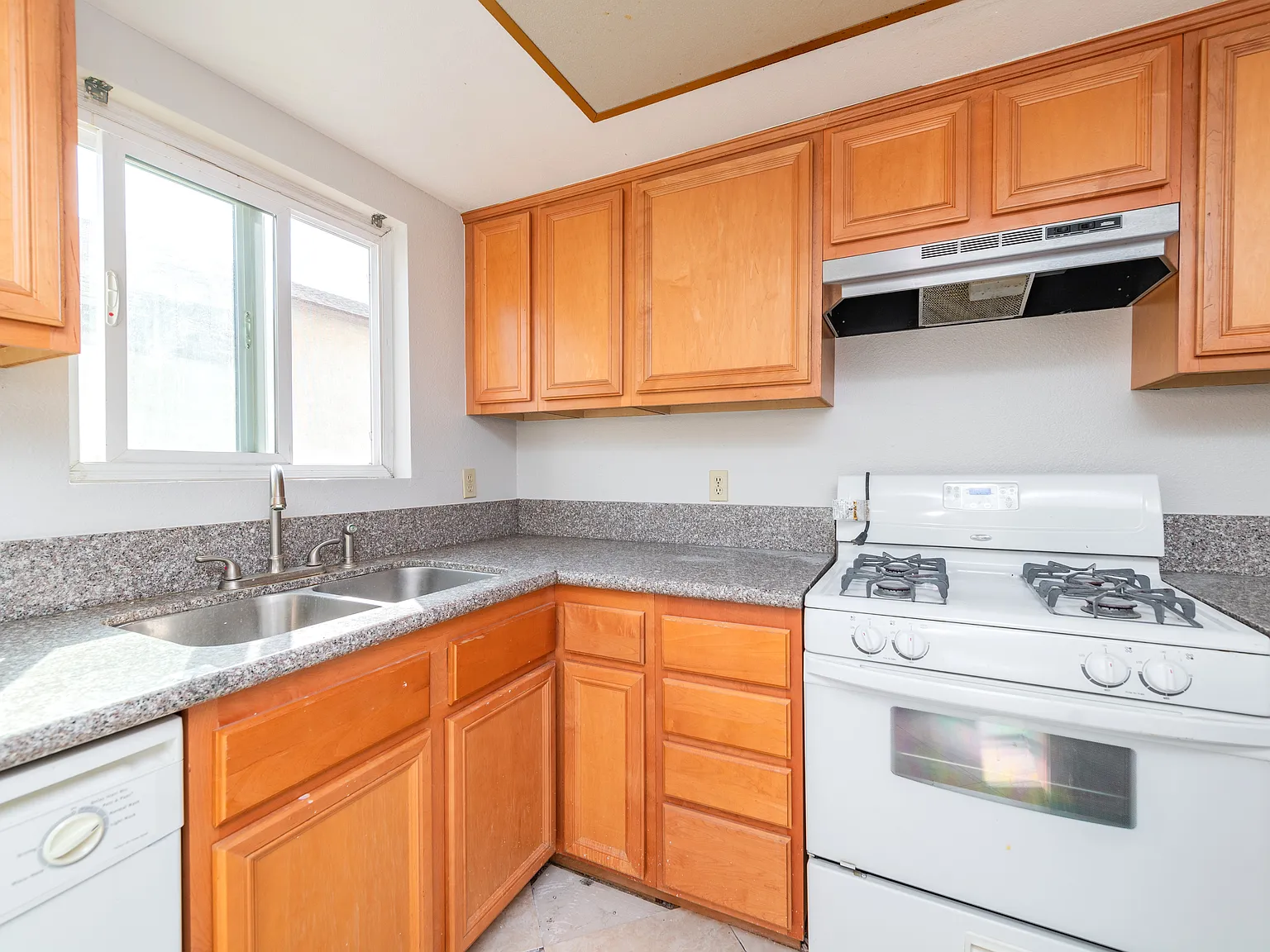 2 bed, 1.5 bath, 870 sqft, $2,600 — Photo 4