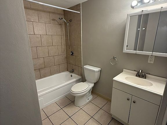 3rd image of 5049 Aravesta Ave #6