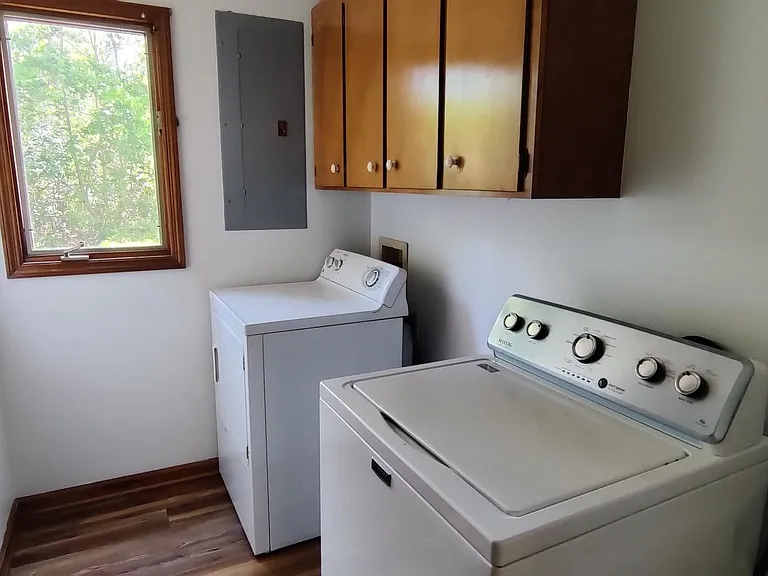 laundry room with washer dryer