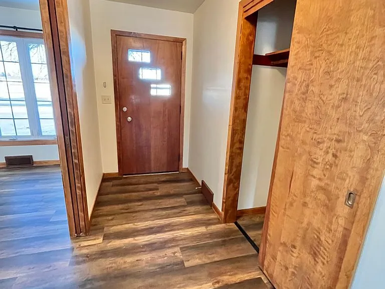 4909 E Linden Ln — Photo 2