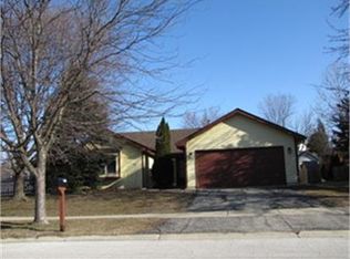 1255 Camden Ln, Aurora, IL 60504