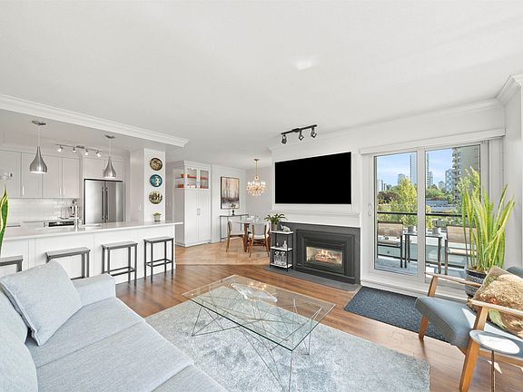 2nd image of 1838 Nelson St #502