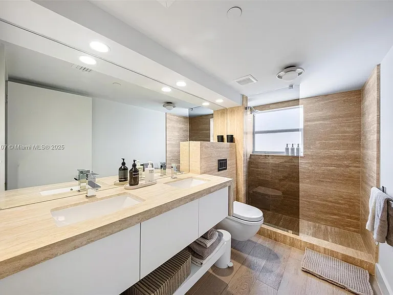 1881 Washington Ave #14F — Photo 9