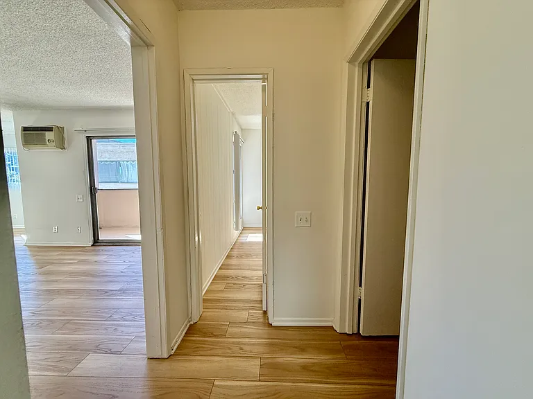 Vine Street Apartments — Photo 23