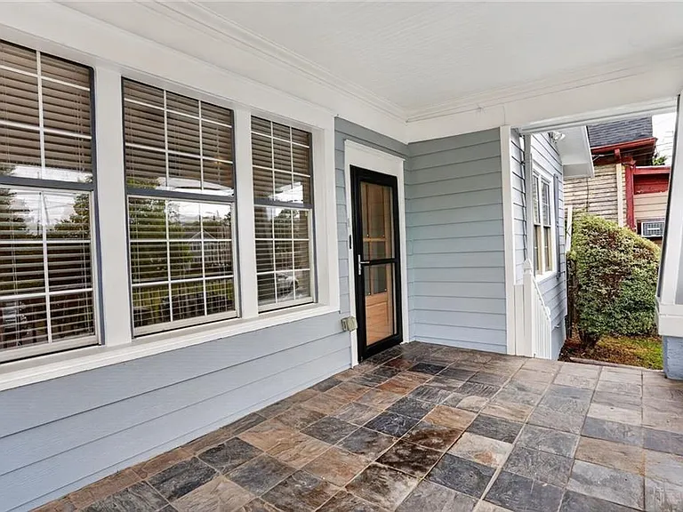 585 Jones Ave NW — Photo 2