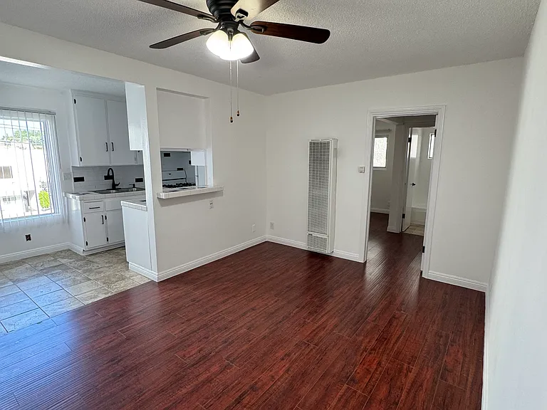 Hollyking Apartments — Photo 29