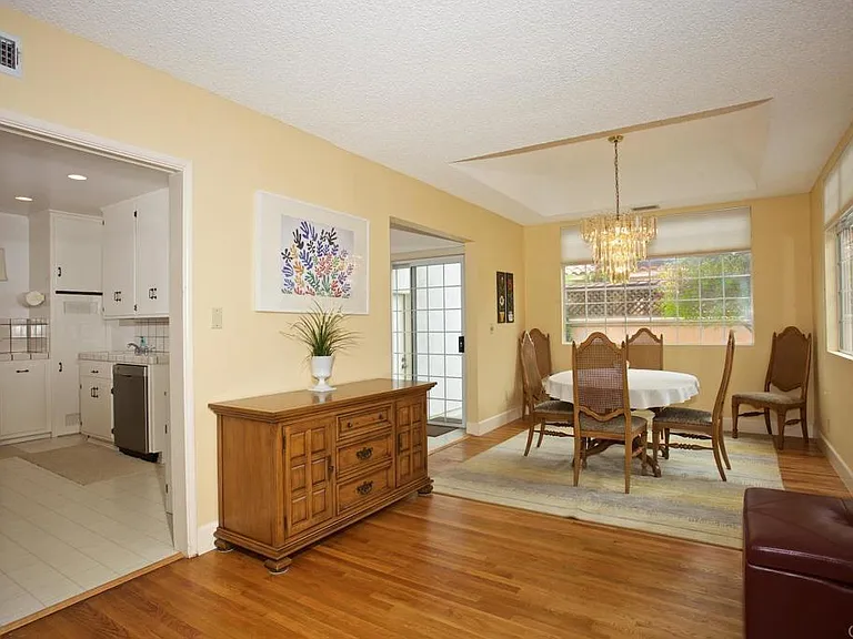 621 Country Club Ln — Photo 4