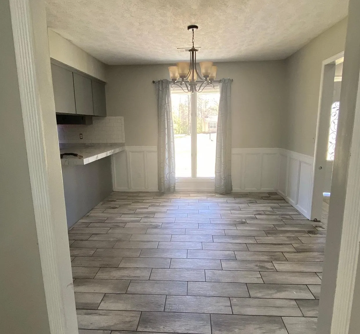 3 bed, 1434 sqft, $2,200 — Photo 4