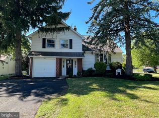 960 Mueller Rd, Warminster, PA 18974