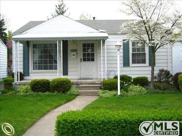 29022 Elmwood St, Garden City, MI 48135