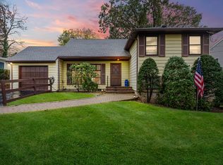 14 University Rd, Bayville, NY 11709