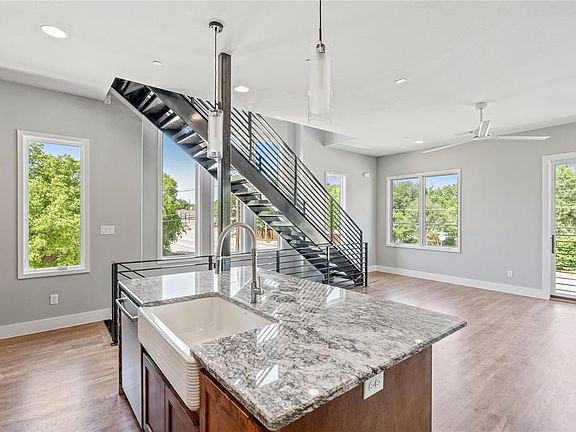 3rd image of 448 Buena Vista Dr