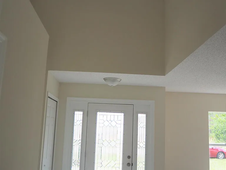 2 story foyer.