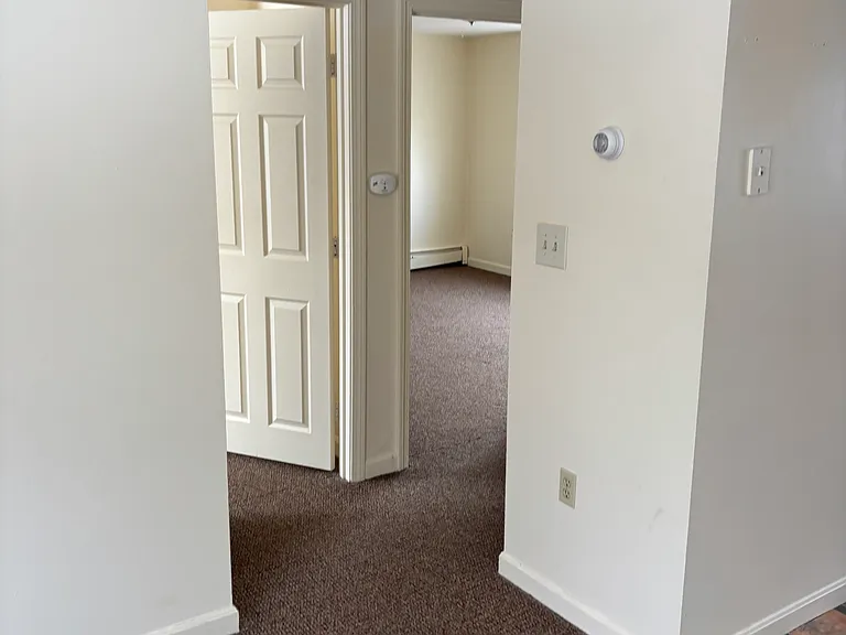 33 Webb Pl #6 — Photo 3