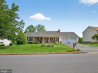 27 Diane Ave, Lititz, PA 17543