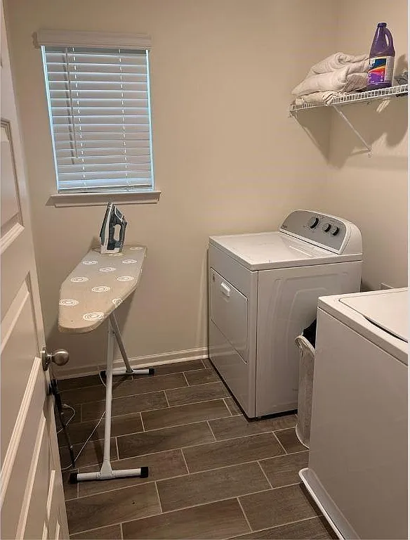 4 bed, 3.0 bath, 2676 sqft, $3,500 — Photo 2