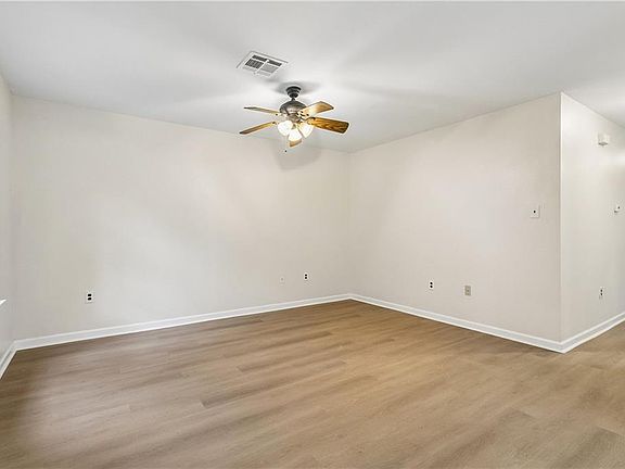 5th image of 19390 Slemmer Rd