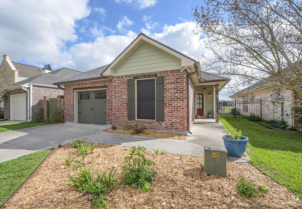 1st image of 134 Woodoak Cir