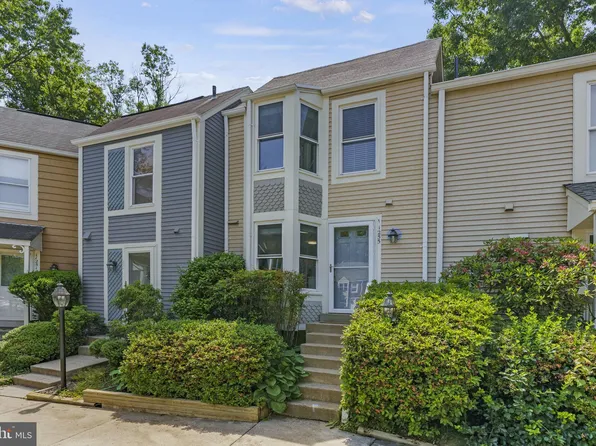 11255 Silentwood Ln, Reston, VA 20191