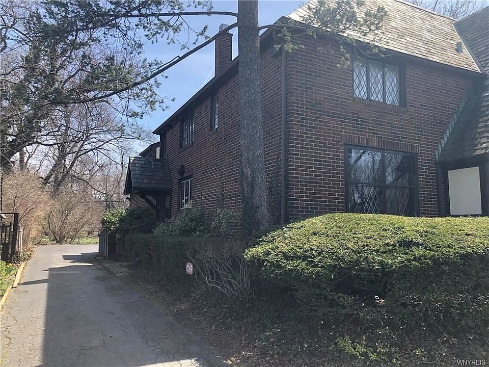 2nd image of 63 Fairlawn Dr
