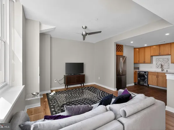 111 S 15th St APT 2309, Philadelphia, PA 19102