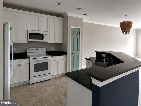 3rd image of 6 Sunset Island Dr #2C