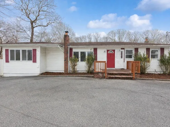 103 W Yaphank Road, Coram, NY 11727