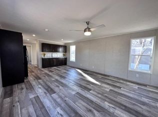 210 12th St, Clay Center, KS 67432