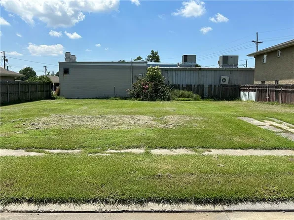 2520 Mumphrey Rd, Chalmette, LA 70043