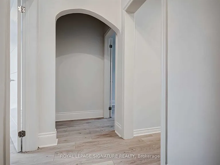 604 A Queen St W — Photo 13