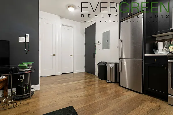 Rented by Evergreen Apartments BK | media 14
