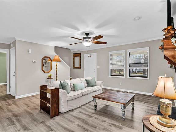 3rd image of 389 Fox Ridge Ct