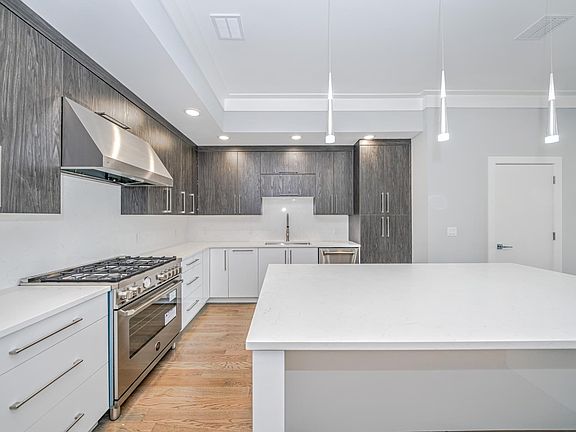 5th image of 154 Undercliff Ave #154