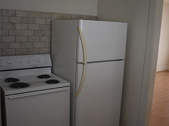 2nd image of 11 E Geary St #11