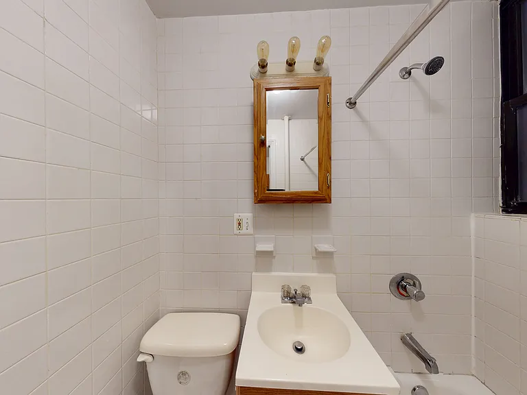 315 E 93rd St #2C — Photo 5