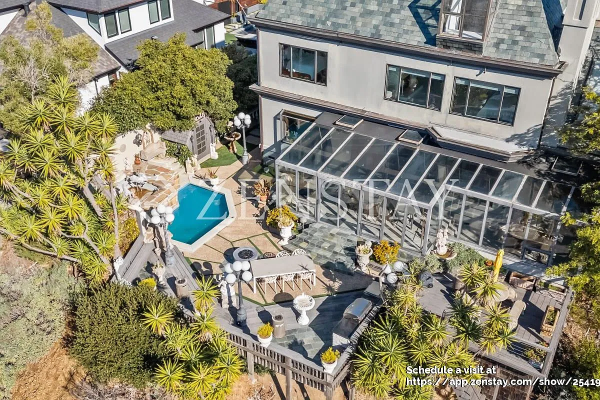 5 bed, 4500 sqft, $30,000 — Photo 3