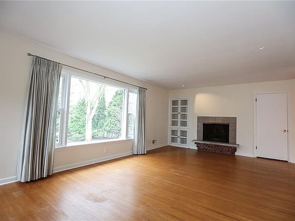 4th image of 6 Rollingwood Dr
