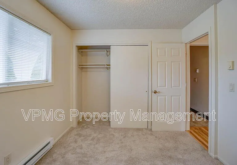 609 W McLoughlin Blvd — Photo 17