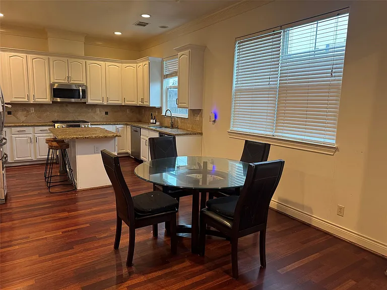 5622 Dolores St — Photo 7