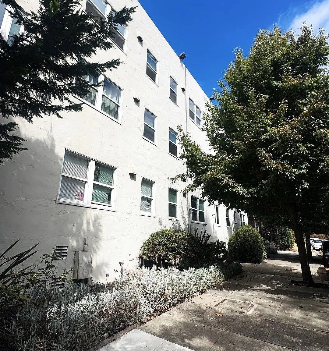 454 34th St — Photo 3