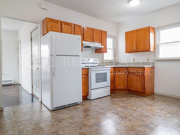 3rd image of 49 Elliott St APT 3