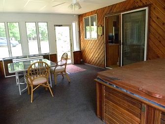 Sun Room, hot tub included