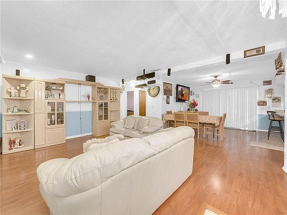 4th image of 2408 Locke Ave