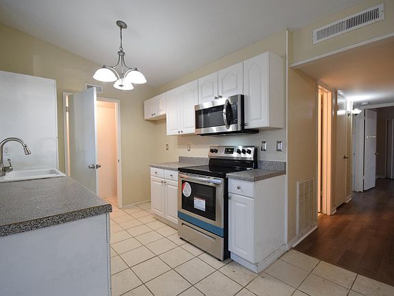 5th image of 4529 Chapman St #4529