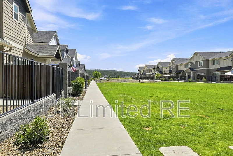 3 bed, 2.5 bath, 1600 sqft, $2,495 — Photo 4